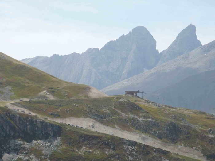 4x4-sur-la-Sétaz-vus-à-2-km-de-distance